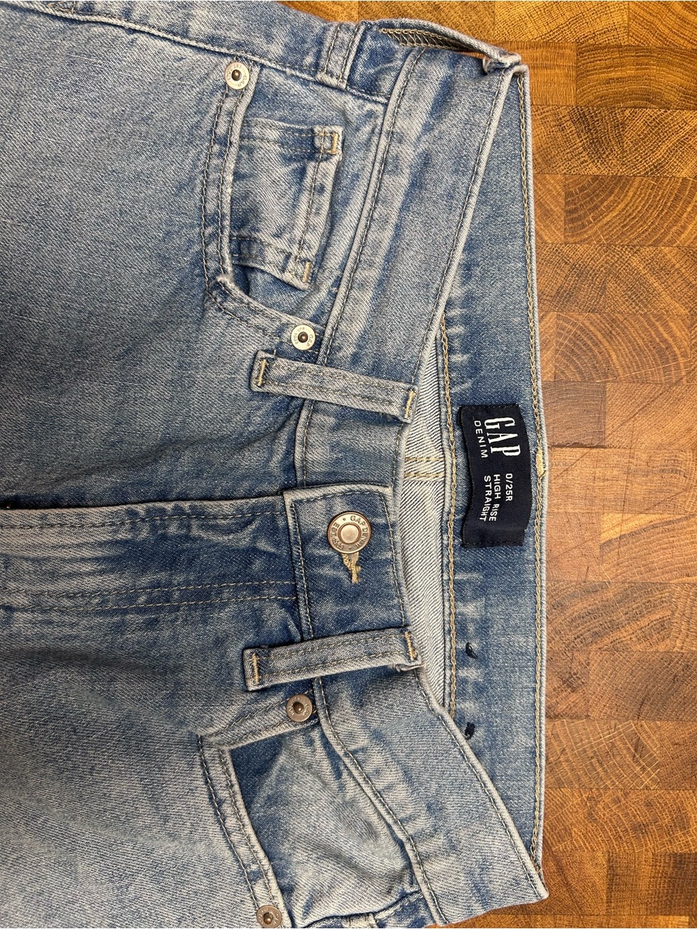 GAP Women’s Light Blue Straight Leg Jeans